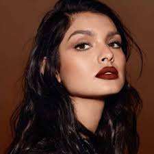 See more ideas about lipstick, skin makeup, beauty makeup. Throwback Bring Back The 90 S With A Bold Brown Lipstick Maybelline India