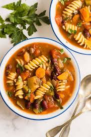 This Easy Minestrone Soup Recipe Is Loaded With Vegetables Beans And Pasta And Flavored With Itali Minestrone Soup Recipe Minestrone Soup Minestrone Soup Easy