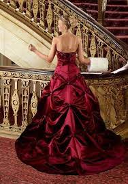 Model stella | hochzeiten in rot & weiss ungewöhnliches brautkleid in der farbkombination weiss / bordeauxrot. 34 In Bordeaux 852 Hochzeitskleid Brautkleid Braut