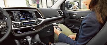 Detailed specs and features for the used 2016 toyota highlander including dimensions, horsepower, engine, capacity, fuel economy, transmission, engine type, cylinders, drivetrain and more. Tour The 2017 Toyota Highlander Interior Design And Features