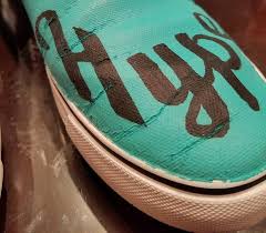 If some paint remains, you may want to try a commercial product to get the rest of the stain out. How To Paint Shoes Without Cracking Capezi
