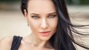 Daisy Rutledge's Instagram, Twitter & Facebook