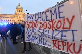 A vyjádření nedůvěry, naší vlastizrádné vládě. V Centru Prahy Zacal Protest Proti Vladnim Opatrenim Forum24