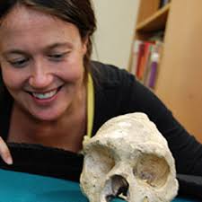 María MARTINÓN-TORRES