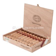 Cedros de luxe series are very underrated cigars, as they have to be properly aged before smoked. Romeo Y Julieta Cedros De Luxe Box Of 10 Buy Romeo Y Julieta Cigars Online Vip Cigars Online Cuban Cigars Store