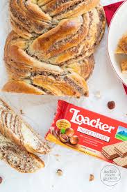 Kostlicher Hefezopf Mit Nussfullung Backen Macht Glucklich Rezept In 2020 Hefezopf Backen Macht Glucklich Nusszopf Rezept