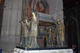 Benvenuti alla cattedrale di siviglia: Non Solo Statue Anche Cristoforo Colombo Cogito Ergo Adsum