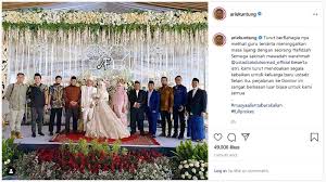 Maybe you would like to learn more about one of these? Ustadz Abdul Somad Gelar Resepsi Pernikahan Netizen Komentari Riasan Istrinya Mantra Sukabumi