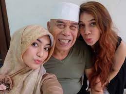 Pada awalnya berbentuk sebuah film televisi namun akhirnya dikembangkan menjadi sebuah drama seri sejak 28 mei 2012. 4 Hal Yang Pasti Dirindukan Penonton Tukang Bubur Naik Haji News Entertainment Fimela Com