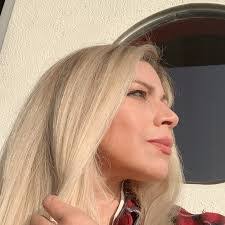 Mary Mariscal's Instagram, Twitter & Facebook