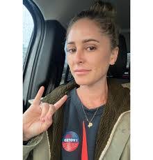 Twila Sizemore's Instagram, Twitter & Facebook