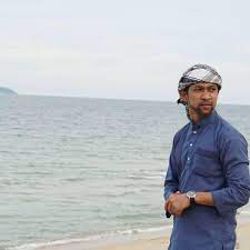 Semuanya dek kerana sikap 'g4rang' dan beran1nya membela nasib pengguna yang ditind4s di malaysia. Yusuf Azmi Home Facebook