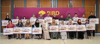 Dan untuk melayakkan nama korang untuk cabutan bertuah, minimum haruslah rm100. 35 Pemenang Bulanan Terima Ganjaran Media Permata Online