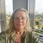 Edith Bott's Instagram, Twitter & Facebook