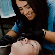Fun fact! I was originally supposed to go to esthetics school AFTER we  finished med school. (We hadn't even applied yet😅) Glad that plan didn't  work out 😉 Happy National Esthetician Day!