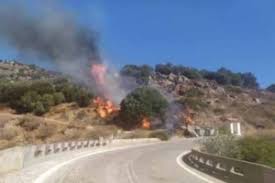Με το πρώτο φως της ημέρας άρχισαν να επιχειρούν και τα εναέρια μέσα. D 44iwseivwtdm