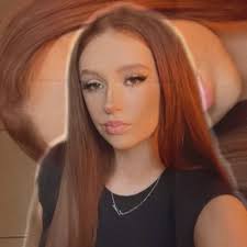 Ella Ward (@ellawardy)