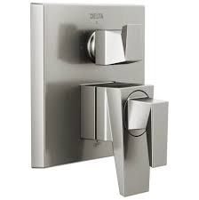 Product features and benefits 24″ long 1 1/4″ width available in four decorative finishes lifetime faucet and. Delta Faucet Bathroom Showers Aspire Design Showroom Gallery Plymouth Mn