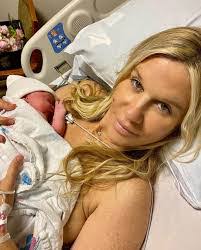 Donna Simonelli's Instagram, Twitter & Facebook