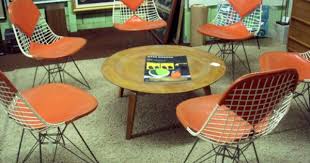 Eames Orange Mid Century Modern Interior Design Modern Classic Furniture Mid Century Modern Interiors