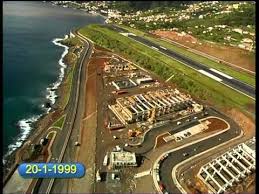 Incredible approach to funchal airport (madeira) with strongs x winds and turbulence (cockpit view) Aeroporto Da Madeira No Ano 2000 Varias Fases De Construcao Desde Anos 1950 A 2000 Youtube
