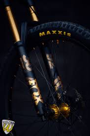 Pivot Switchblade 29 Goldedition In 2020 Mountainbike Shop Fahrrad Design Enduro Fahrrad