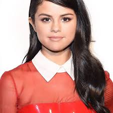 Once you have done that, pull a few front pieces out of the bun and curl them. The 21 Best Selena Gomez Hair Moments Of All Time