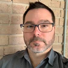 Low profile magnetic phone mount for M Roadster