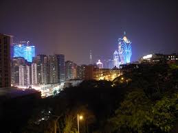 士多纽拜斯大马路（葡萄牙语：avenida de sidónio pais）注 1，位于澳门东望洋山西麓，长785米，原为二龙喉马路的其中一段参 1。呈东北—西南走向。以1917至1918年任葡萄牙总统的士多纽拜斯（sidónio pais）命名。北起于鲍思高圆形地，南至东望洋街。周边以住宅为主。 å£«å¤šé³¥æ‹œæ–¯å¤§é¦¬è·¯avenida De Sidonio Pais æ¾³é–€macau Mapio Net
