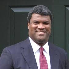 Aaron Bassett's Instagram, Twitter & Facebook