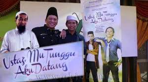 He is often fired from his jobs and has never been serious about anything. Ustaz Mu Tunggu Aku Datang Home Facebook