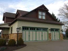 Clopay Coachman Cd12 Garage Doors Add That Perfect Touch To This Craftsman Style Home Garage Doors Craftsman Style Garage Doors Residential Garage Doors