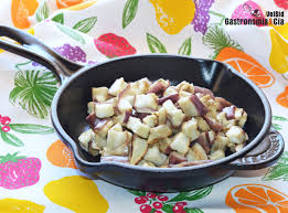 Añade la carne picada a la sartén, mézclala con el resto de ingredientes y sepárala con. Precocinar La Berenjena Para Hacer Platos Mas Saludables Y Ligeros Gastronomia Cia