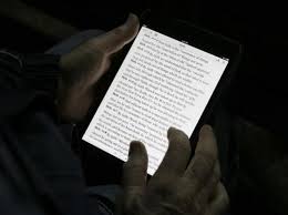 Reading Ebooks Before Bed May Affect Health Disrupt Body Clock Study Technology News