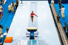 The world renowned gymnast unexpectedly made a costly error during the women's gymnastics team final on tuesday when she only completed 1 ½ twist on her vault when she was supposed to perform a 2 ½, the washington post reports. Ew8is7 Fcmgfgm