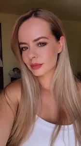 Mari Hardy's Instagram, Twitter & Facebook