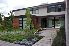 Mit einer großen auswahl an farben und formen von pflastersteinen, kann der kreativität freien lauf gelassen werden. Vorgarten Gestalten 10 Tipps Fur Pflanzen In Vorgarten