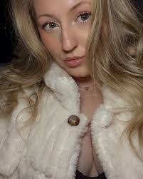 Faith Hackworth's Instagram, Twitter & Facebook