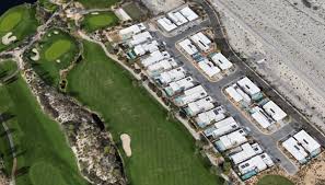 Many people hastily park their cars in parking spots by driving into them rather than backing in. Escena Anthonypoon Com