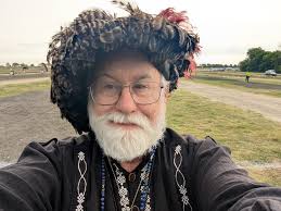 Early morning checkin. No line off 35, drove straight in, easy parking in  FOF, no mud. I35E was dry south of I-10 and partial sun.