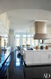 Khloe And Kourtney Kardashian Realize Their Dream Homes In California Calabasas Homes Home Kourtney Kardashian House