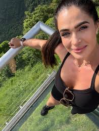 Carol Kuster's Instagram, Twitter & Facebook