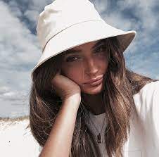 Image Uploaded By Sundos Find Images And Videos About Girl Beautiful And Model On We Heart It Th Photography Poses Girl Photography Poses Outfits With Hats
