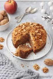 La torta di mele è un dolce della tradizione casalinga, soffice e goloso, preparato con tante mele e perfetto per la colazione o la merenda. Torta Crumble Con Noci E Mele Frullate La Tana Del Coniglio