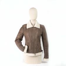 Découvrez les bonnes réponses, synonymes et autres mots utiles Veste Courte Femme En Peau D Agneau Lainee Fourrure Naturelle Blanche