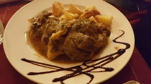 Vi avevo già proposto una ricetta di ossobuco di tacchino qui, oggi invece vi presento questa variante senza pomodoro. Ossobuco Con Patate Al Forno Picture Of Vineria Derthona Tortona Tripadvisor