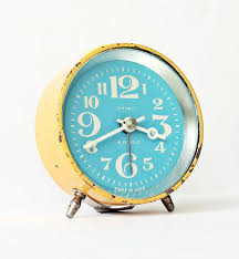 Vintage Mechanical Alarm Clock Vitjaz From Russia Soviet Union Etsy Despertadores Vintage Relogio Vintage Ideias Para Relogio