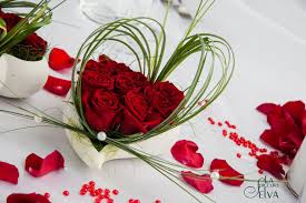 Siete appassionati di fiori bianchi? Centrotavola E Addobbi Floreali Per Ricevimenti Di Matrimonio Wedding Book La Piccola Composizioni Floreali Moderne Composizioni Floreali Centrotavola Rosso