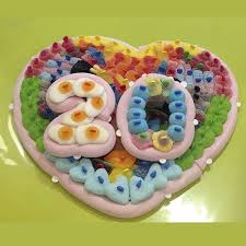 Cachez nos compositions en bonbons dans le jardin, une tradition de pâques les enfants se feront un grand plaisir de les chercher, et surtout de les trouver. Chiffre Anniversaire Coeur Gateau De Bonbon Glup S Caen 100 Bonbons Gateau Bonbon Gateau Bonbon