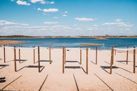 A primeira praia fluvial nas margens de alqueva vai ser inaugurada na próxima semana, em monsaraz. Visitar Monsaraz No Alentejo O Que Ver E Fazer Destinos Vividos